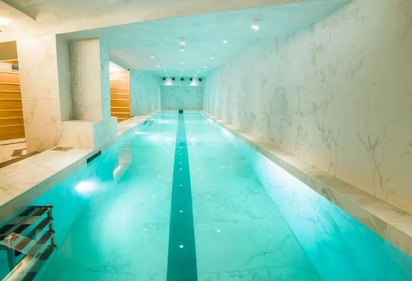 هتل Hôtel La Mourra