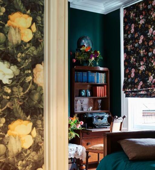 בית מלון כפרי The Harrison Chambers Of Distinction