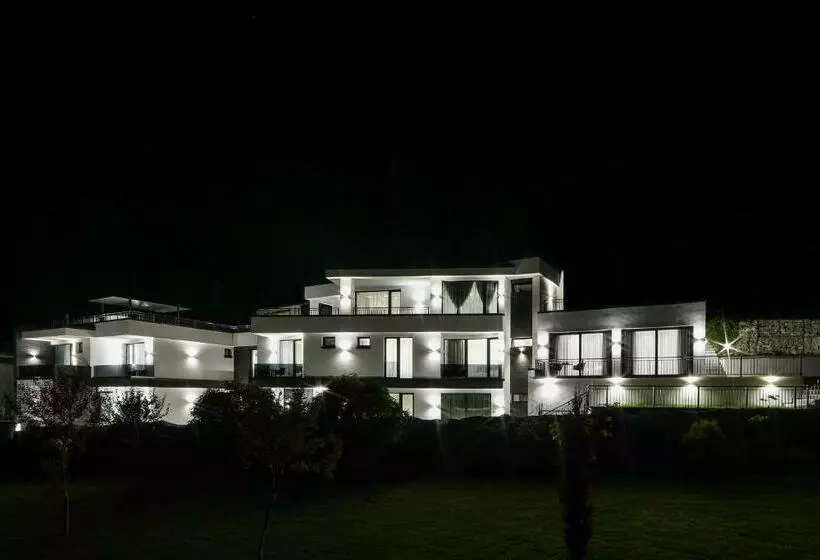 Majatalo Graffit Luxury Houses