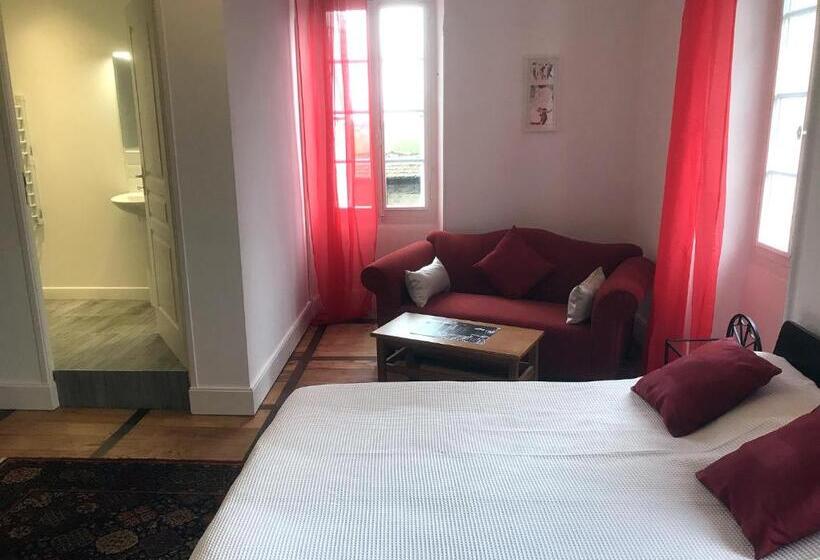 مبيت وإفطار Au Plech