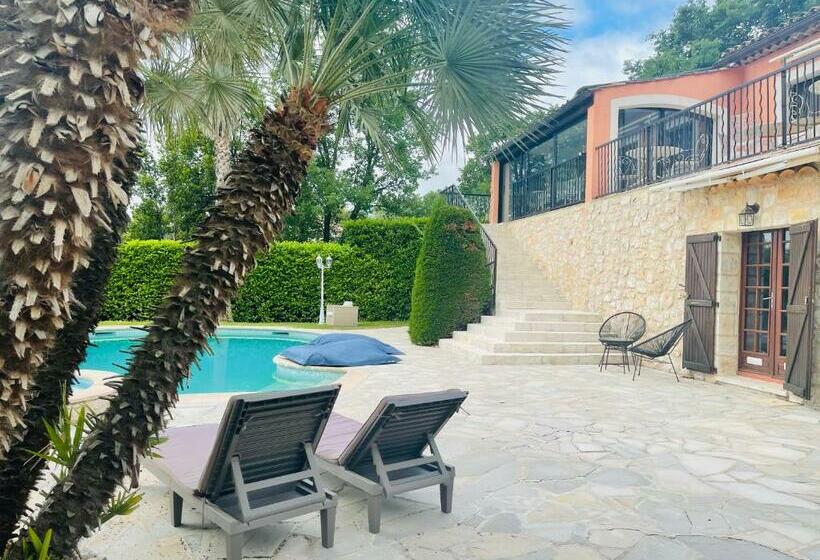 Пансион Le Mas De Camassade