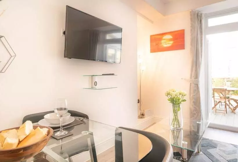 Highfield House   1 Bed Sleeps 2 Tjs20hh