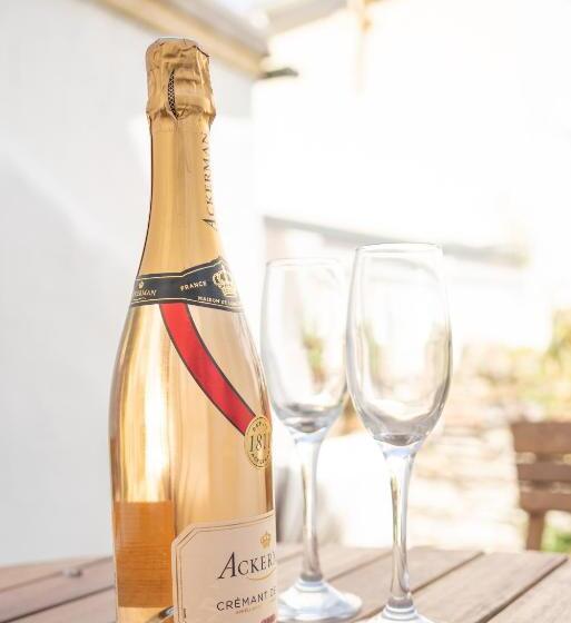 Highfield House   1 Bed Sleeps 2 Tjs20hh