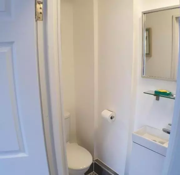 Highfield House   1 Bed Sleeps 2 Tjs20hh