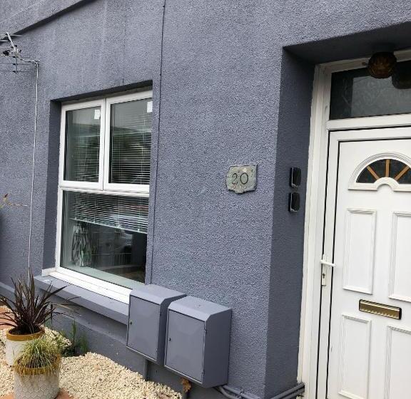 Highfield House   1 Bed Sleeps 2 Tjs20hh