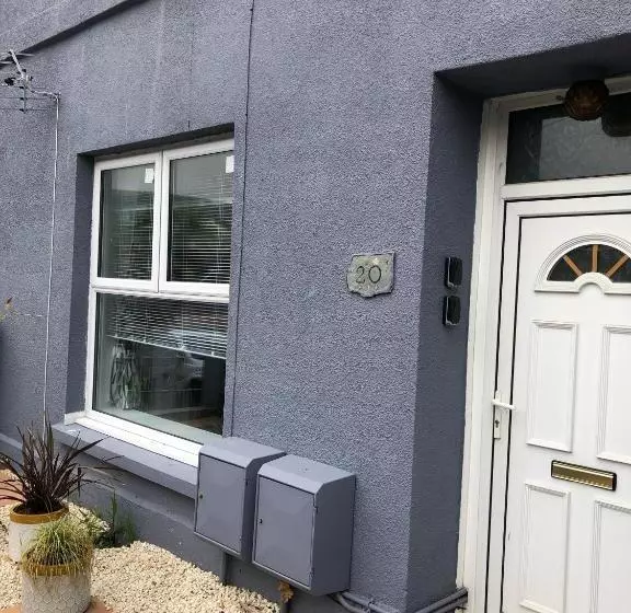 Highfield House   1 Bed Sleeps 2 Tjs20hh