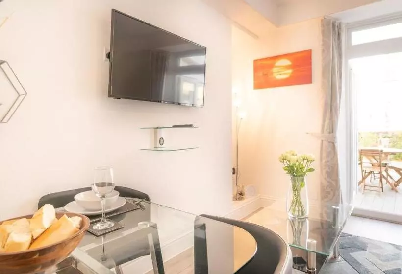 Highfield House   1 Bed Sleeps 2 Tjs20hh