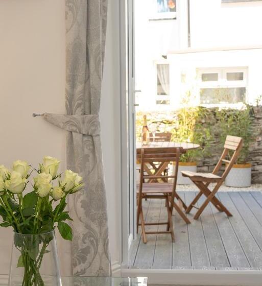 Highfield House   1 Bed Sleeps 2 Tjs20hh