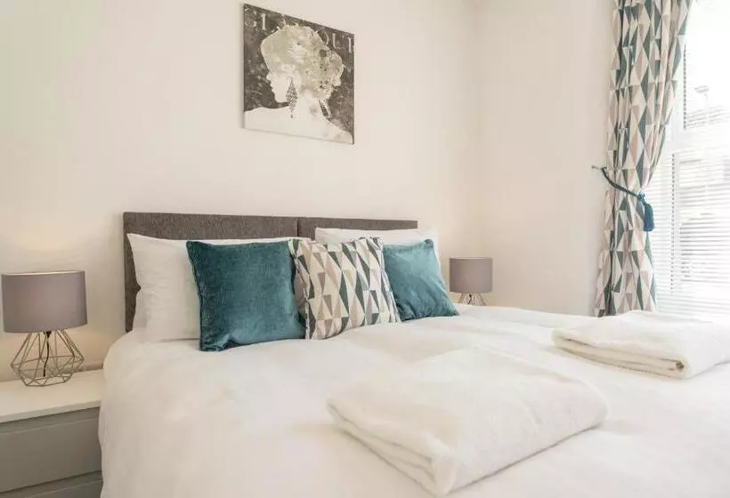 Highfield House   1 Bed Sleeps 2 Tjs20hh