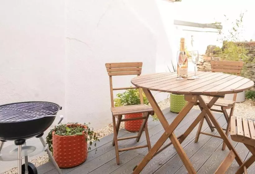 Highfield House   1 Bed Sleeps 2 Tjs20hh