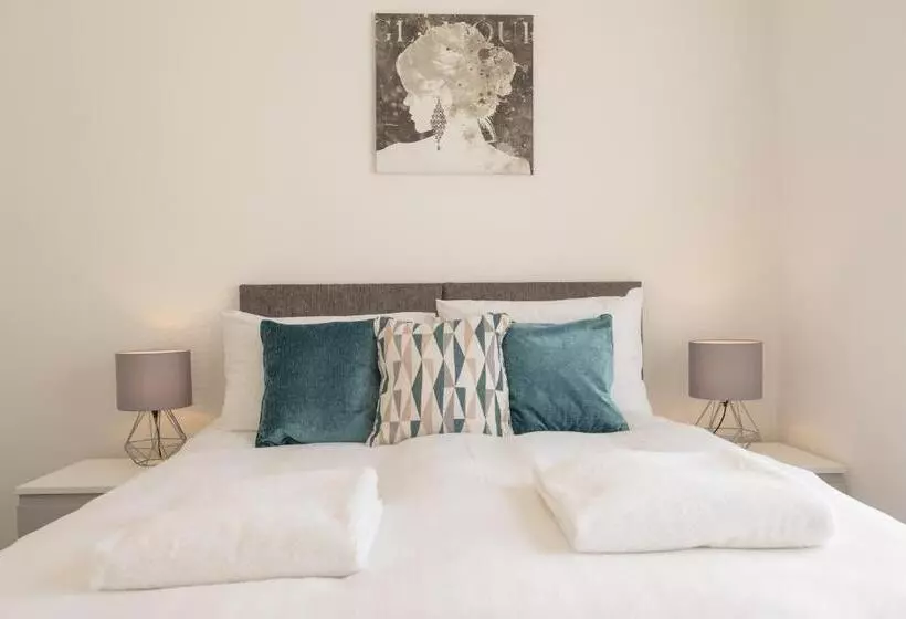 Highfield House   1 Bed Sleeps 2 Tjs20hh