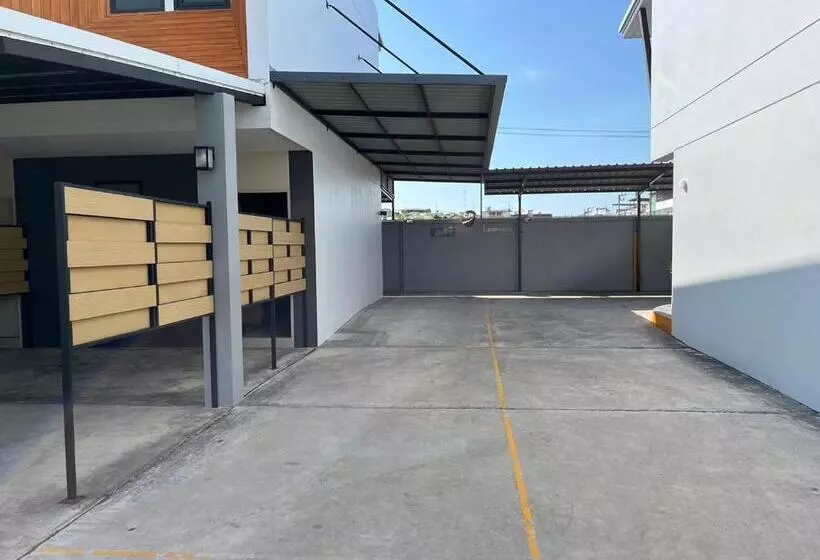 هتل นั่งเล่นกันไหม รีสอร์ท Sha Plus