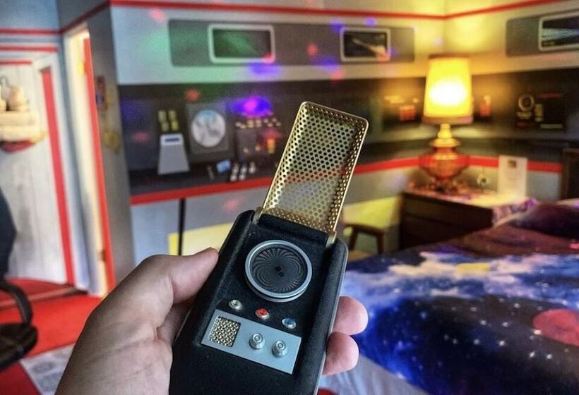 Otel The Star Trek   Uss Enterprise Room At The Itty Bitty Inn