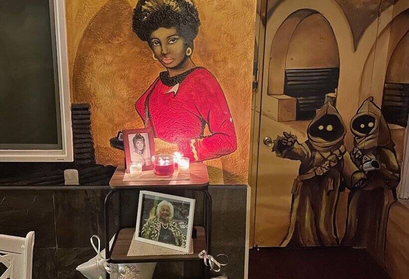 Otel The Star Trek   Uss Enterprise Room At The Itty Bitty Inn