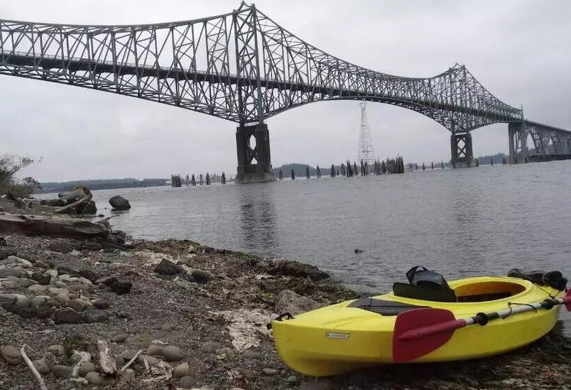 Hotelli The Star Trek   Uss Enterprise Room At The Itty Bitty Inn