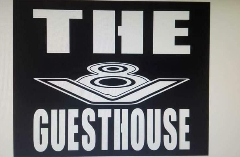 بنسيون The V8 Guest House