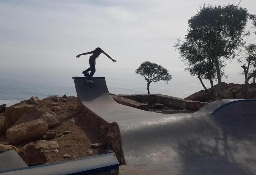 ユースホステル Surf & Skate