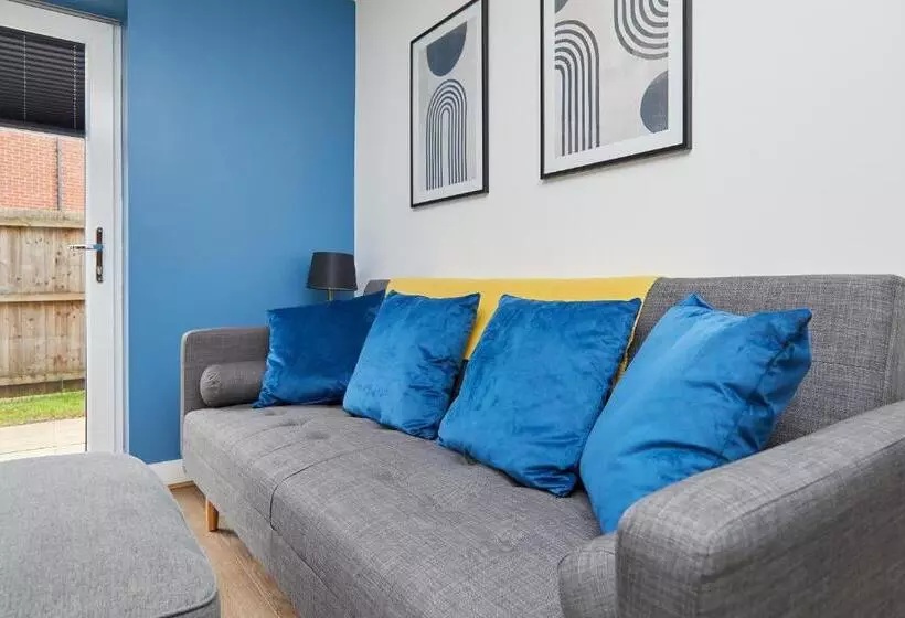 Derby City Centre   Train Station Roof Terrace House 3 Bed