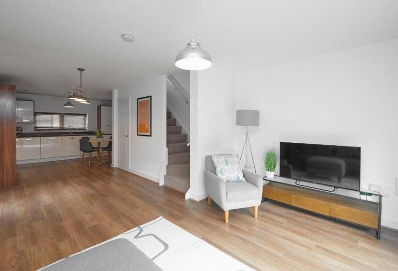 Derby City Centre Train Station Roof Terrace House 3 Bed