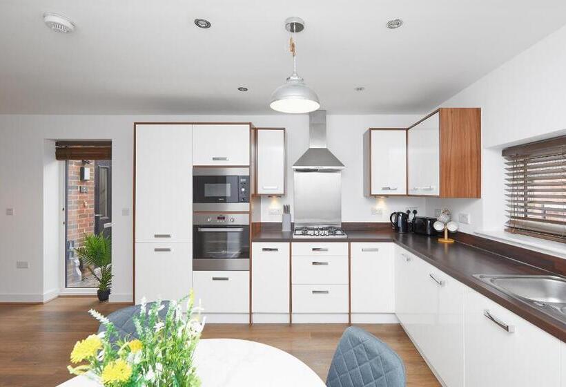 Derby City Centre Train Station Roof Terrace House 3 Bed