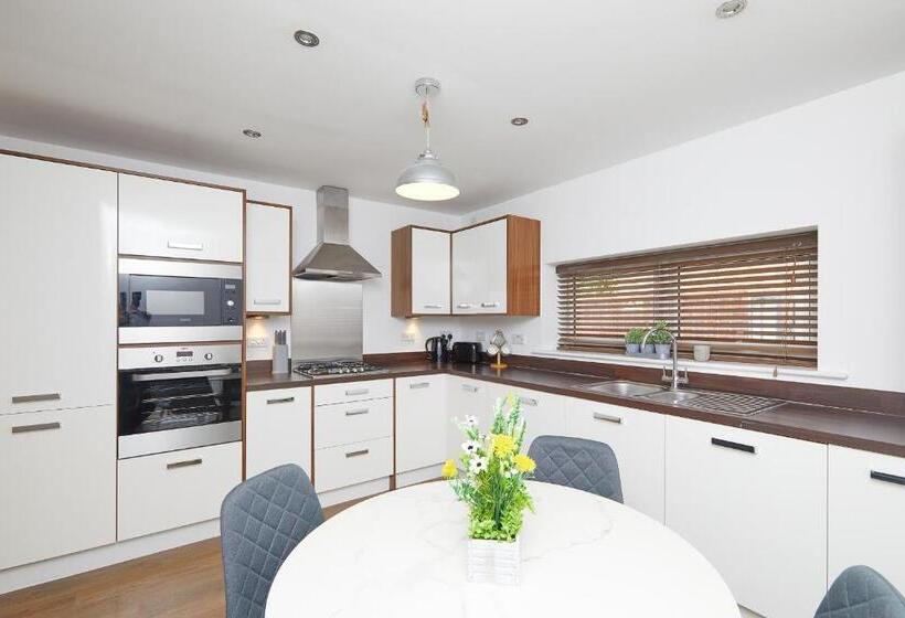 Derby City Centre Train Station Roof Terrace House 3 Bed