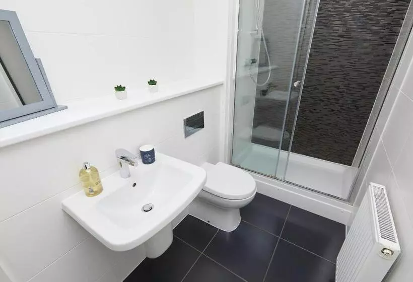 Derby City Centre   Train Station Roof Terrace House 3 Bed