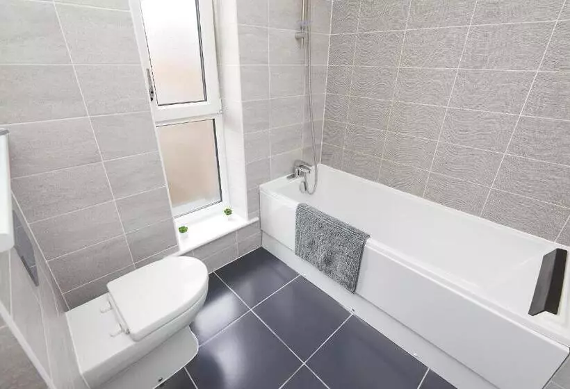 Derby City Centre   Train Station Roof Terrace House 3 Bed