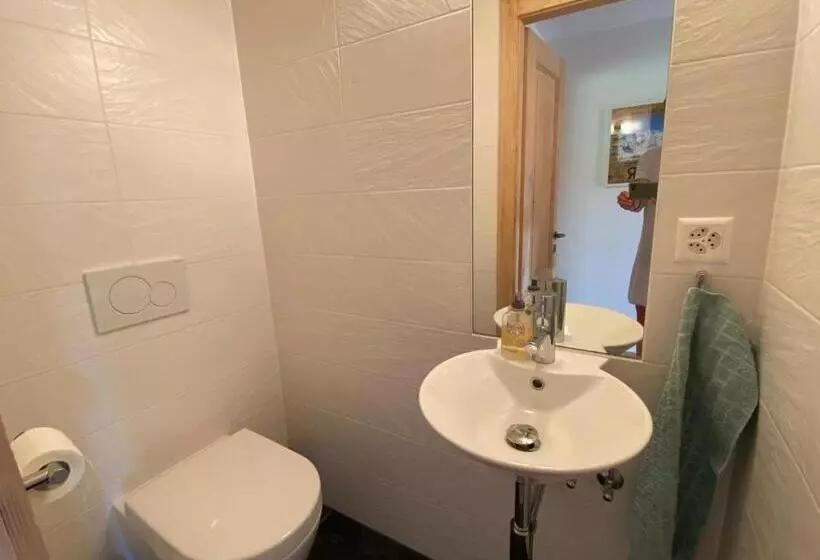 Verbier Sunny Apt, Fabulous View & Balcony, Sleeps 8