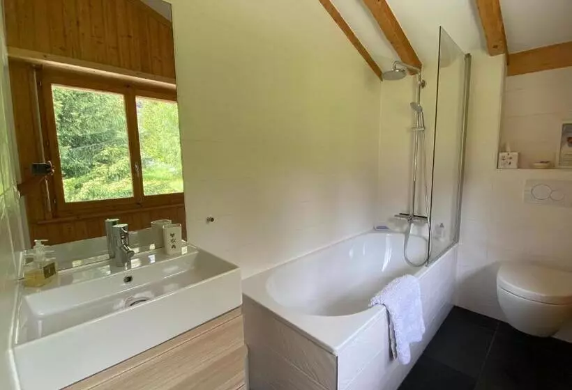 Verbier Sunny Apt, Fabulous View & Balcony, Sleeps 8