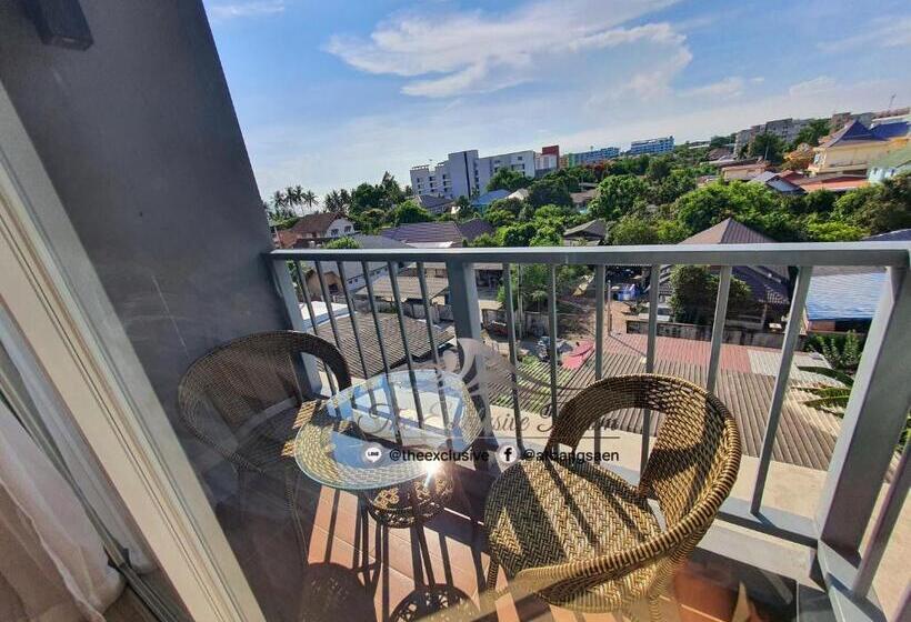 Lux In Love With Wifi N Toproof Pool @ Wonnapa Bangsaen