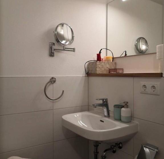 Motel Q Das Kleine Stadt