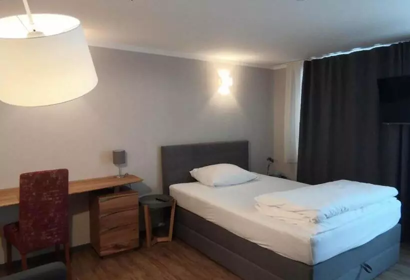 Motel Q   Das Kleine Stadt