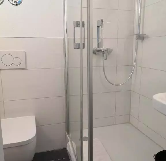 Motel Q   Das Kleine Stadt