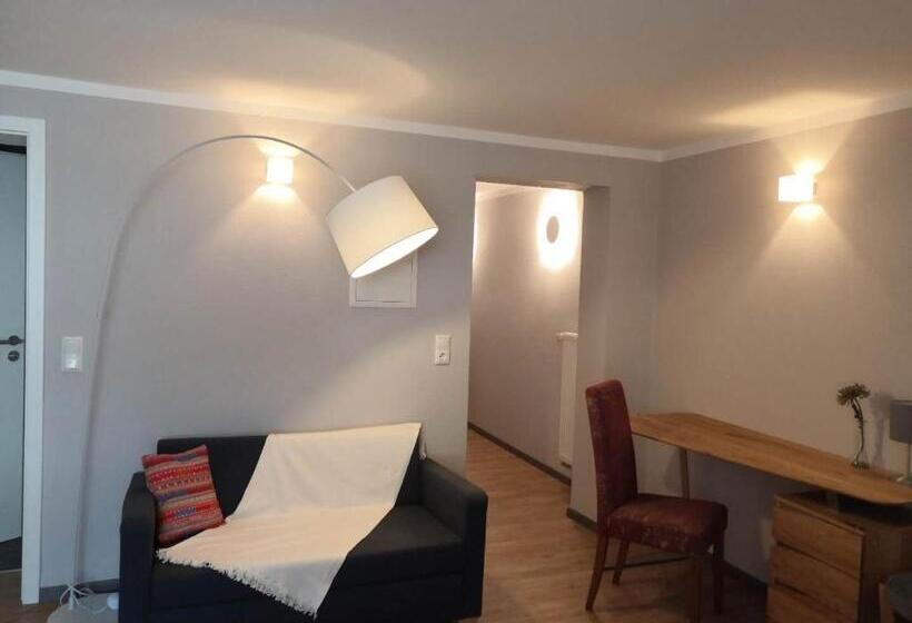 Motel Q Das Kleine Stadt