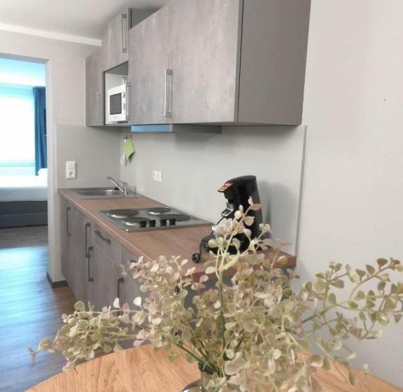 Motel Q Das Kleine Stadt