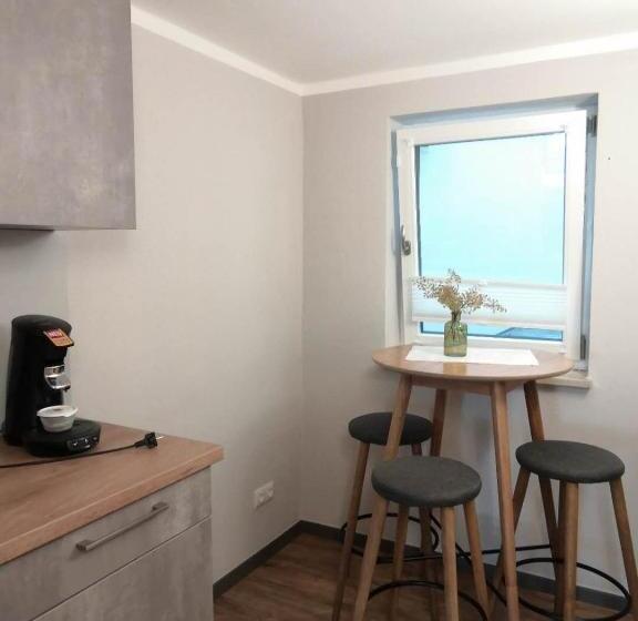 Motel Q Das Kleine Stadt