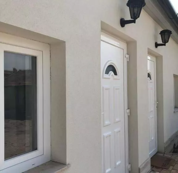 ペンション Petőfi Vendégház