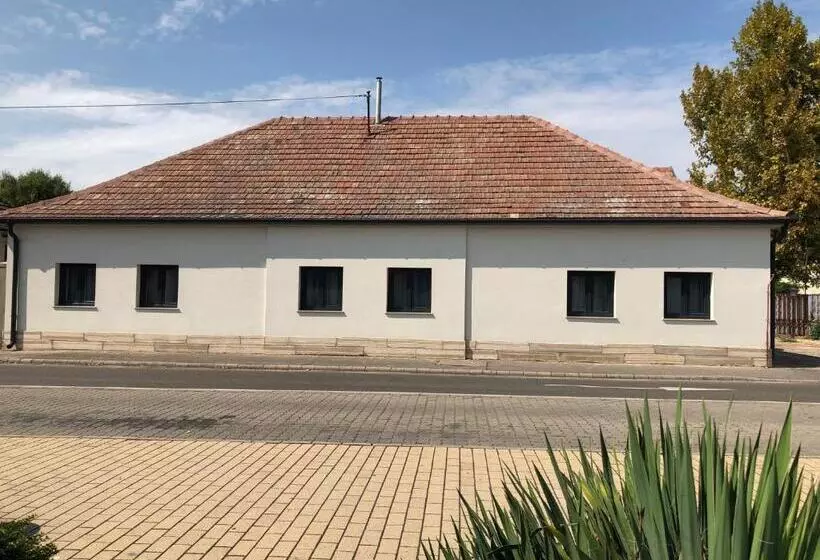 ペンション Petőfi Vendégház