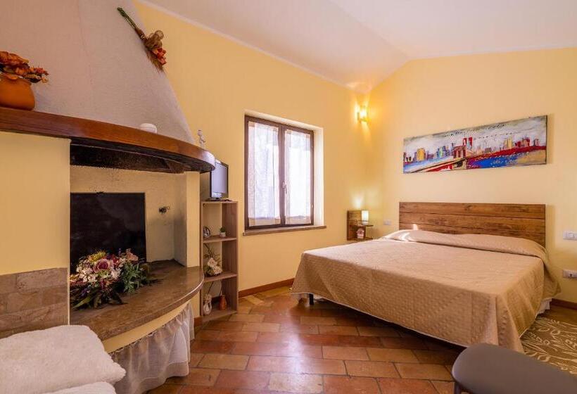 بنسيون Terrazza Santa Chiara