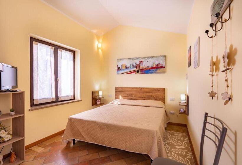 بنسيون Terrazza Santa Chiara