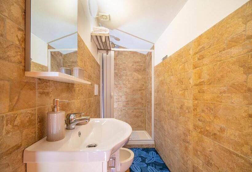 بنسيون Terrazza Santa Chiara