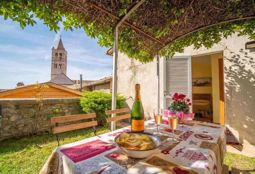 بنسيون Terrazza Santa Chiara