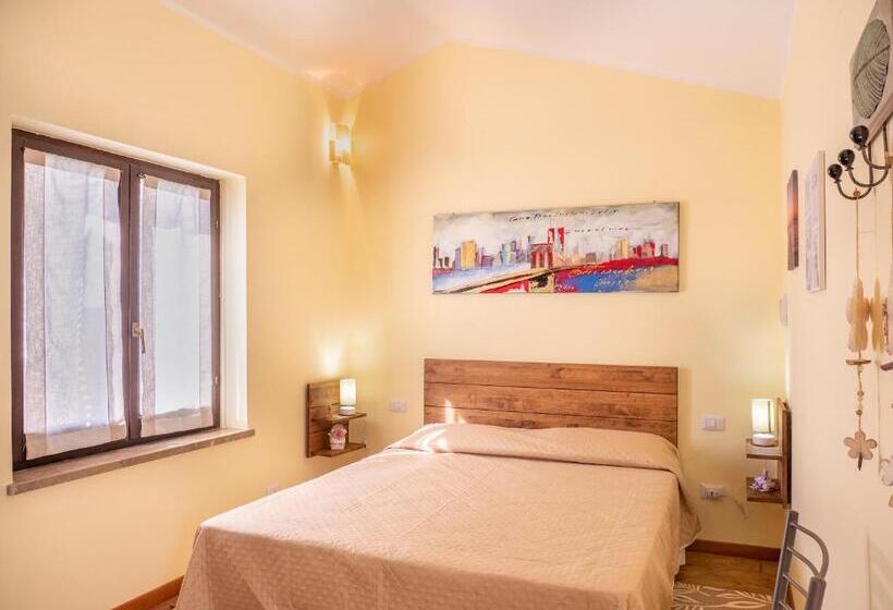 بنسيون Terrazza Santa Chiara