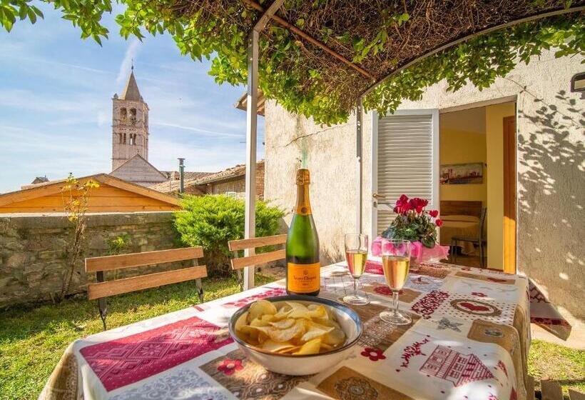 بنسيون Terrazza Santa Chiara
