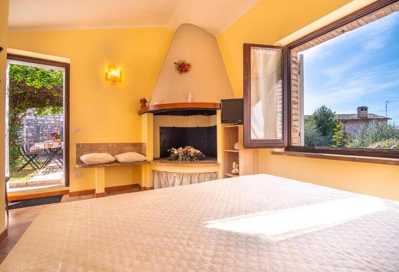 بنسيون Terrazza Santa Chiara