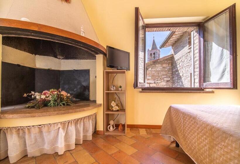 بنسيون Terrazza Santa Chiara