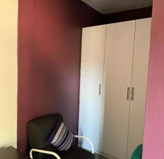 پانسیون The Florenthina S House