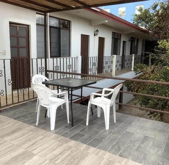 پانسیون The Florenthina S House