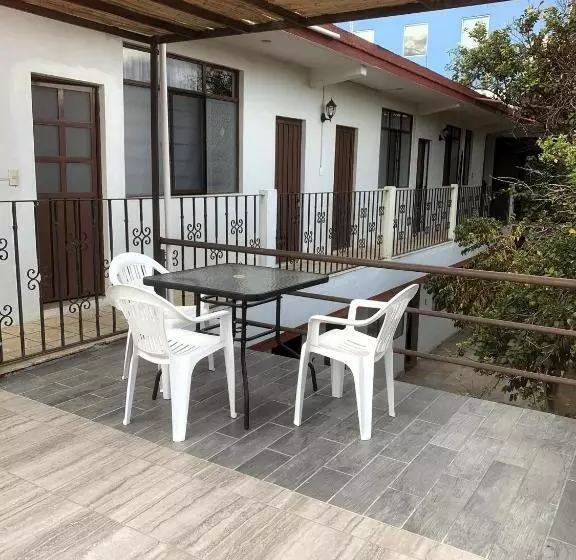 پانسیون The Florenthina S House