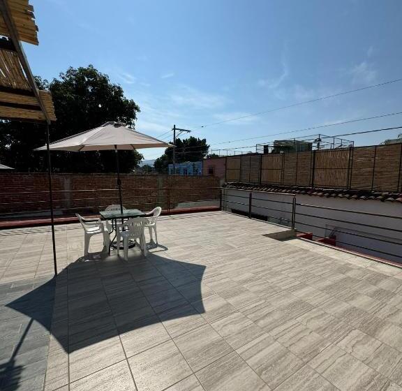 پانسیون The Florenthina S House